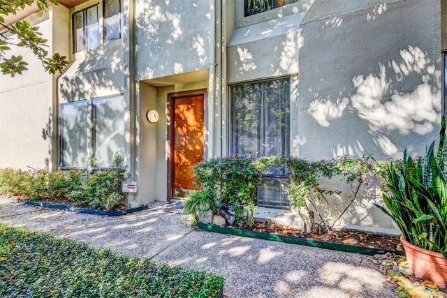 2409 Bering Drive 12, Houston, TX 77057