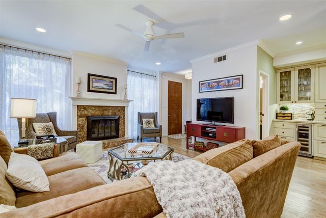2409 Bering Drive 12, Houston, TX 77057