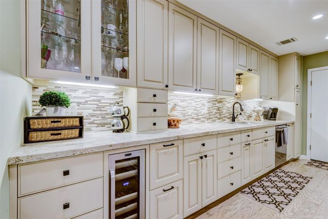 2409 Bering Drive 12, Houston, TX 77057