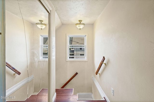 13 Sand Street, Albany, NY 12209