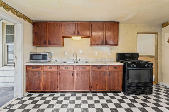 13 Sand Street, Albany, NY 12209