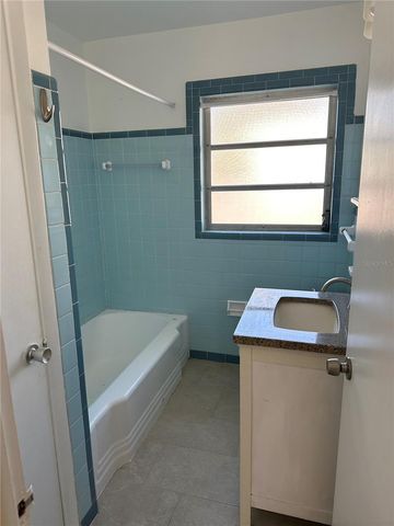 442 LYNDHURST STREET, Dunedin, FL 34698