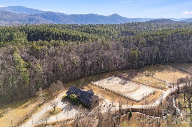 2049 W Deep Gap Farm Road, Mill Spring, NC 28756