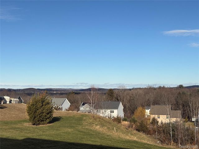 30 Dartmouth Drive, Poughkeepsie, NY 12603