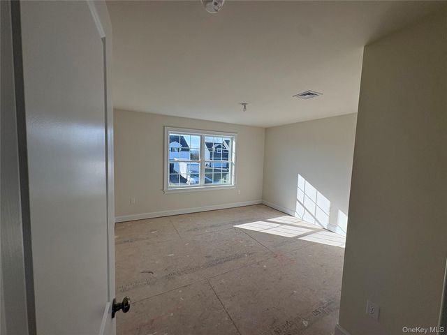 30 Dartmouth Drive, Poughkeepsie, NY 12603