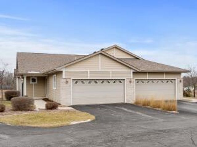 1922 Ravenswood LANE, Manitowoc, WI 54220
