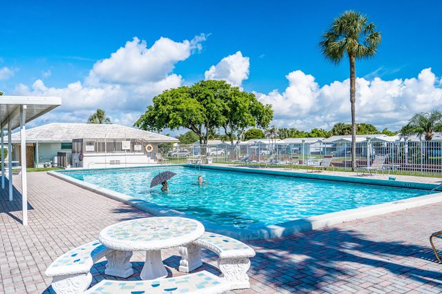 2525 W GOLF Boulevard 119, Pompano Beach, FL 33064
