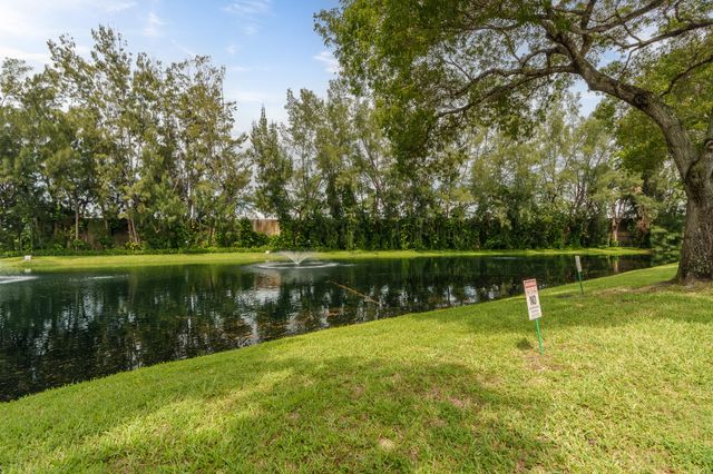 2525 W GOLF Boulevard 119, Pompano Beach, FL 33064