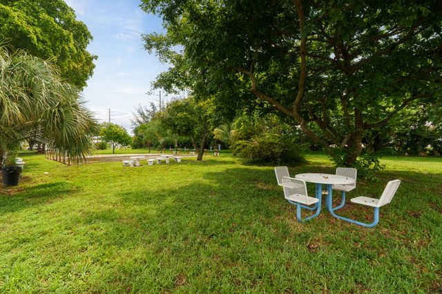 2525 W GOLF Boulevard 119, Pompano Beach, FL 33064