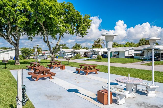 2525 W GOLF Boulevard 119, Pompano Beach, FL 33064
