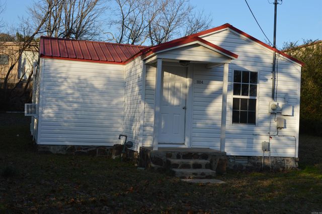 1104 W Searcy Street, Heber Springs, AR 72543