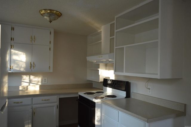 1104 W Searcy Street, Heber Springs, AR 72543