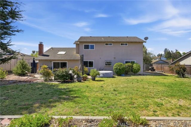 275 Meadowbrook Drive, Santa Maria, CA 93455