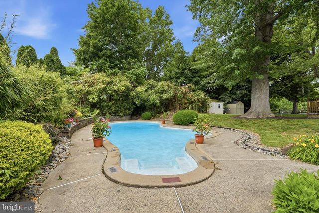 830 DAVISVILLE RD, Warminster, PA 18974