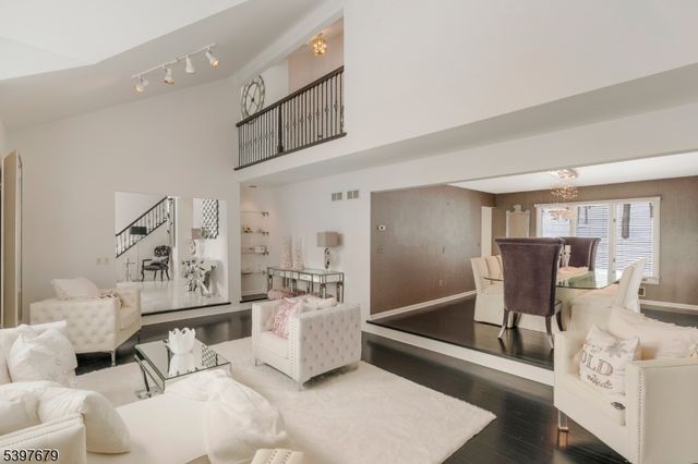 14 Lookout Dr, Roxbury Twp., NJ 07852