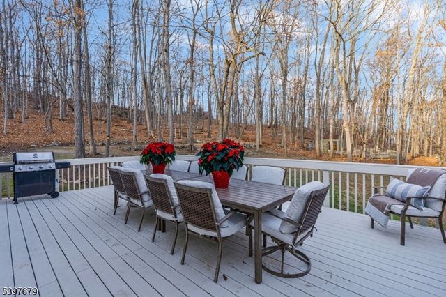 14 Lookout Dr, Roxbury Twp., NJ 07852