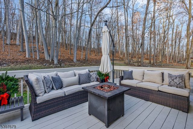 14 Lookout Dr, Roxbury Twp., NJ 07852