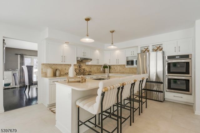 14 Lookout Dr, Roxbury Twp., NJ 07852