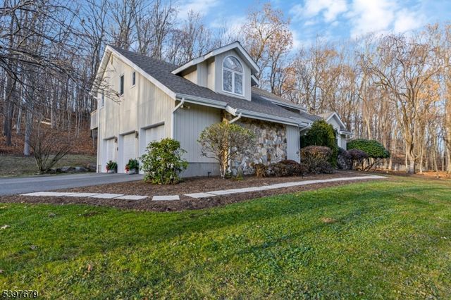 14 Lookout Dr, Roxbury Twp., NJ 07852