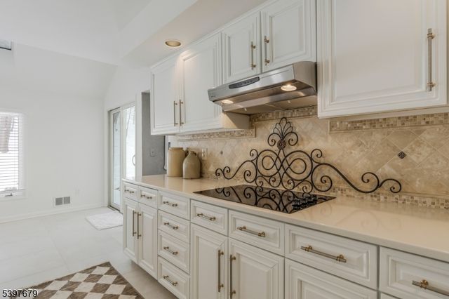 14 Lookout Dr, Roxbury Twp., NJ 07852