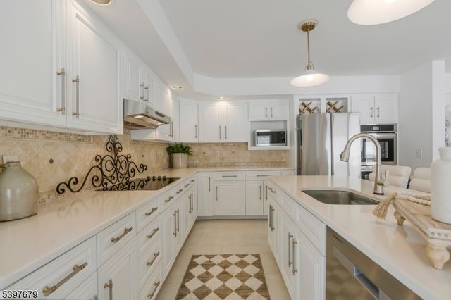 14 Lookout Dr, Roxbury Twp., NJ 07852