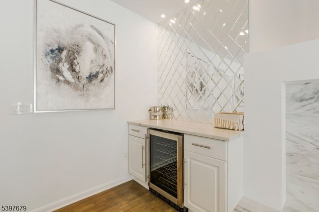 14 Lookout Dr, Roxbury Twp., NJ 07852