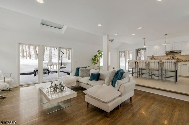 14 Lookout Dr, Roxbury Twp., NJ 07852