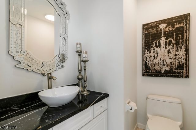 14 Lookout Dr, Roxbury Twp., NJ 07852