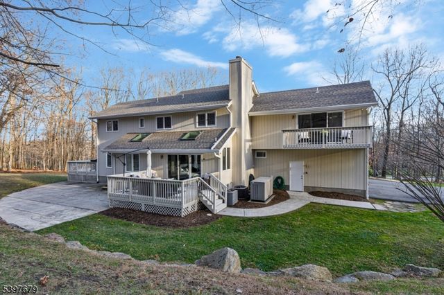 14 Lookout Dr, Roxbury Twp., NJ 07852