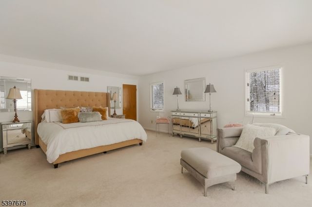 14 Lookout Dr, Roxbury Twp., NJ 07852