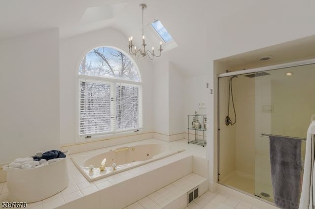 14 Lookout Dr, Roxbury Twp., NJ 07852