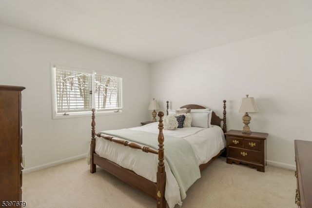 14 Lookout Dr, Roxbury Twp., NJ 07852