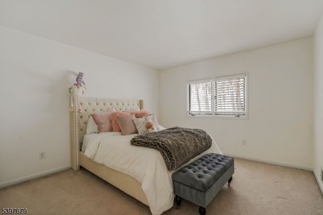 14 Lookout Dr, Roxbury Twp., NJ 07852