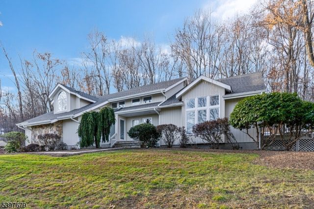 14 Lookout Dr, Roxbury Twp., NJ 07852