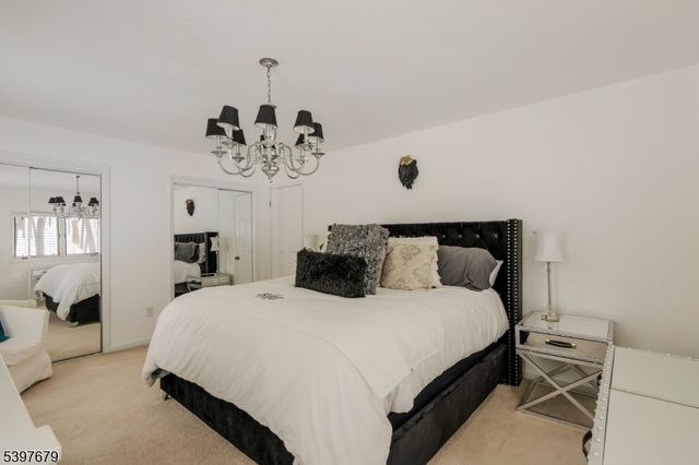 14 Lookout Dr, Roxbury Twp., NJ 07852