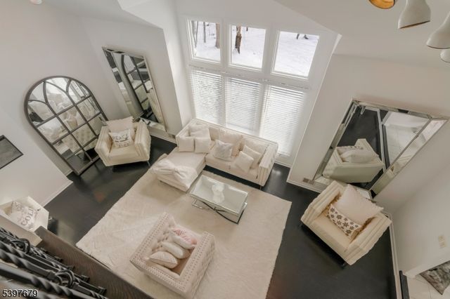 14 Lookout Dr, Roxbury Twp., NJ 07852