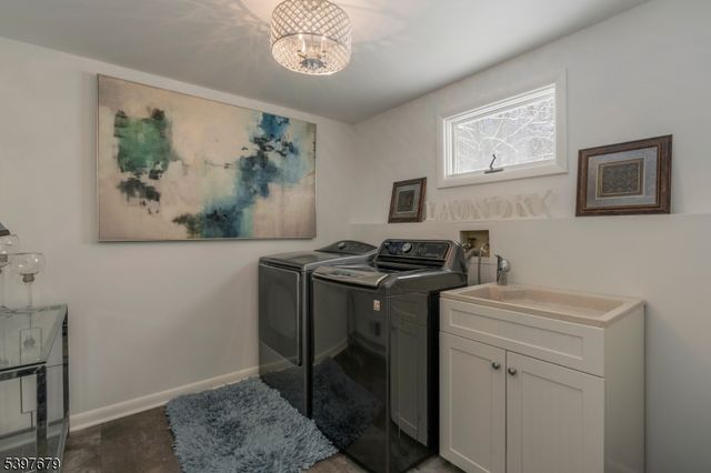 14 Lookout Dr, Roxbury Twp., NJ 07852