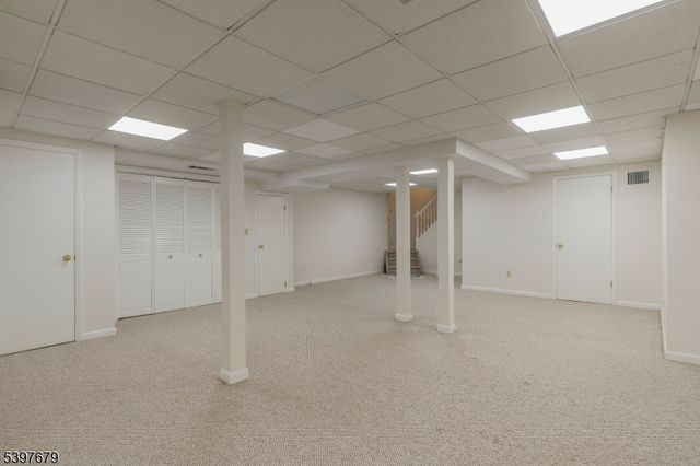 14 Lookout Dr, Roxbury Twp., NJ 07852