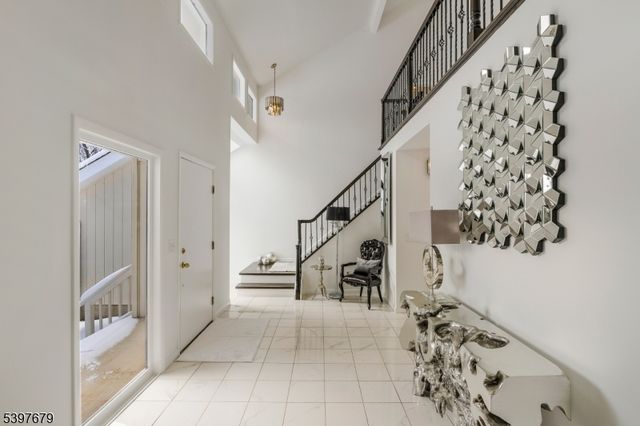 14 Lookout Dr, Roxbury Twp., NJ 07852