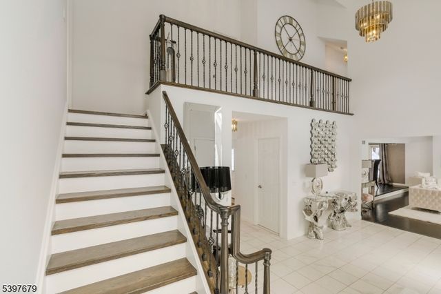 14 Lookout Dr, Roxbury Twp., NJ 07852