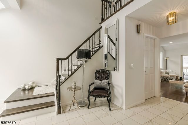 14 Lookout Dr, Roxbury Twp., NJ 07852