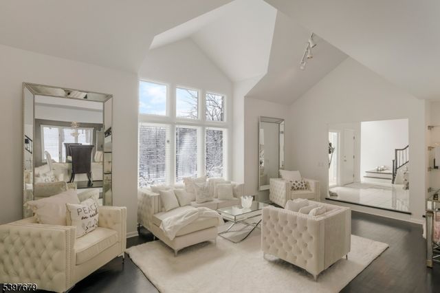 14 Lookout Dr, Roxbury Twp., NJ 07852