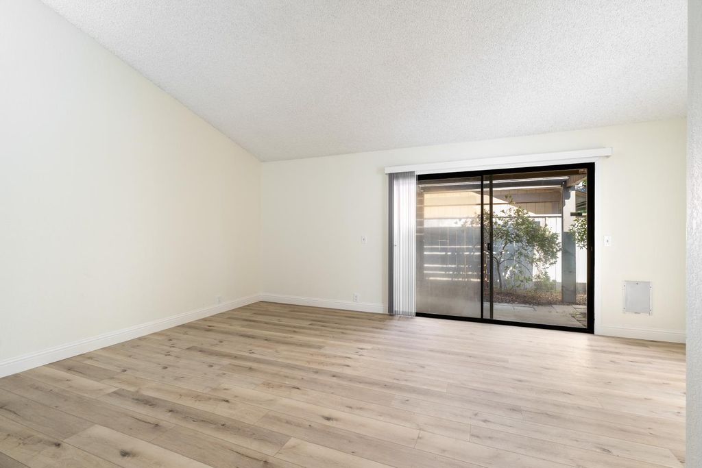 Image 19 of property listing at 6260 N Palm Avenue # 111, Fresno, CA 93704