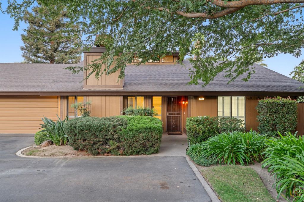 Image 2 of property listing at 6260 N Palm Avenue # 111, Fresno, CA 93704