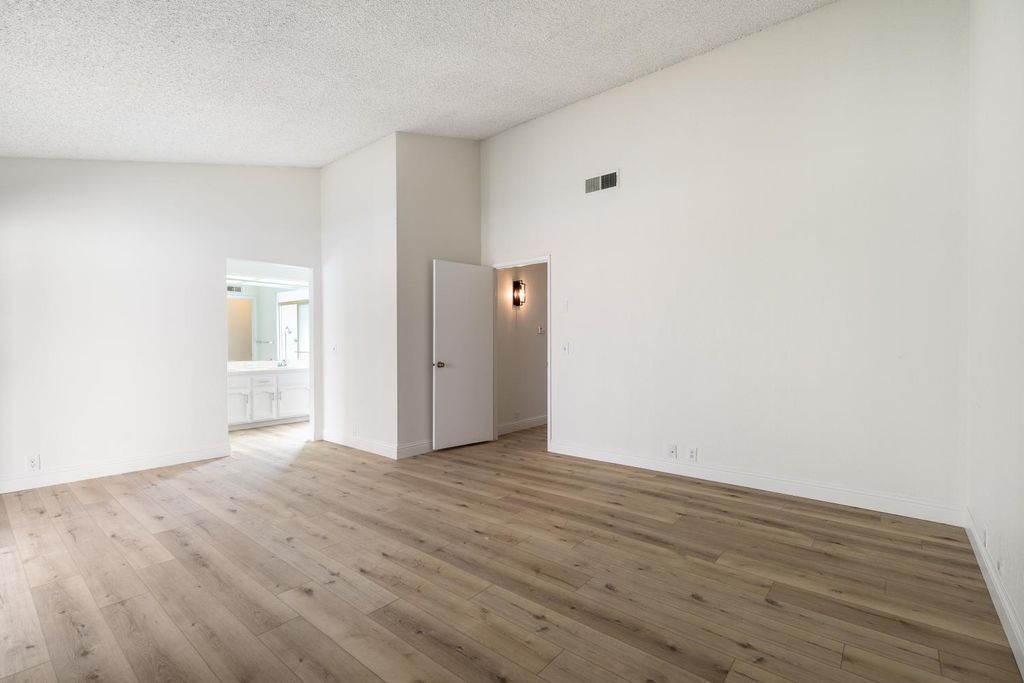 Image 21 of property listing at 6260 N Palm Avenue # 111, Fresno, CA 93704
