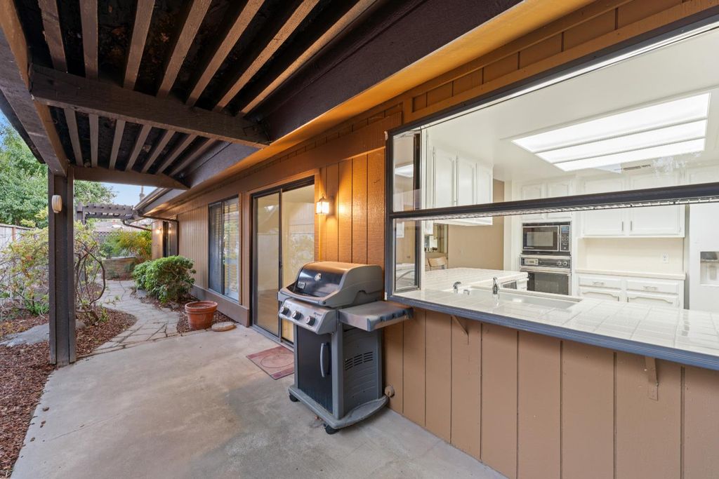 Image 23 of property listing at 6260 N Palm Avenue # 111, Fresno, CA 93704