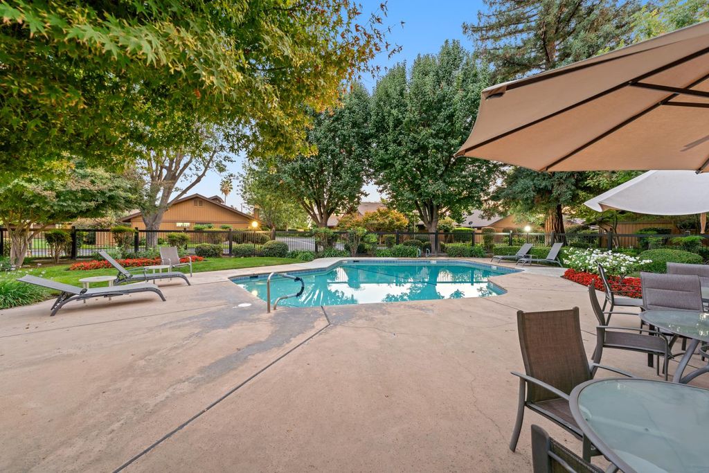 Image 26 of property listing at 6260 N Palm Avenue # 111, Fresno, CA 93704