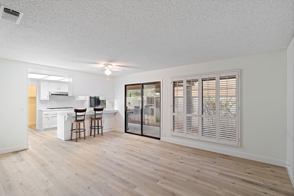 Image 5 of property listing at 6260 N Palm Avenue # 111, Fresno, CA 93704