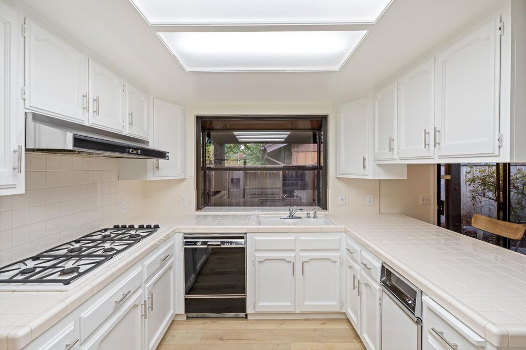 Image 8 of property listing at 6260 N Palm Avenue # 111, Fresno, CA 93704