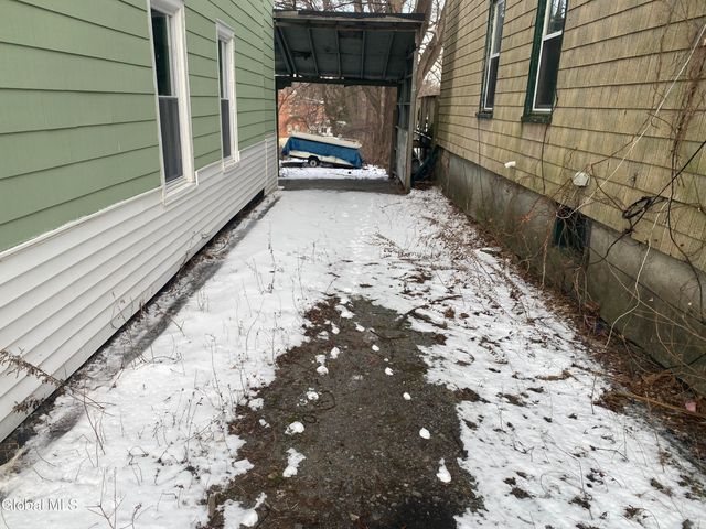 609 Bluff Avenue, Schenectady, NY 12303